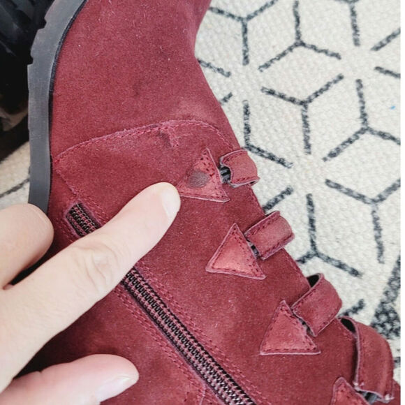 SUNDANCE BUTTONED UP CRANBERRY SUEDE BOOTIES, SZ 7/7.5 US-38/EU - Picture 8 of 16